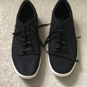 Men Ugg Sneakers size 11